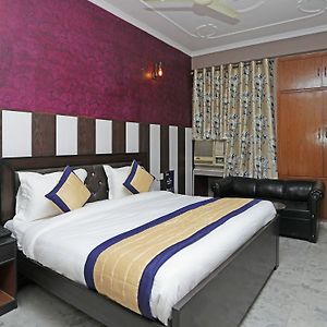 Oyo 11924 Jp Residency